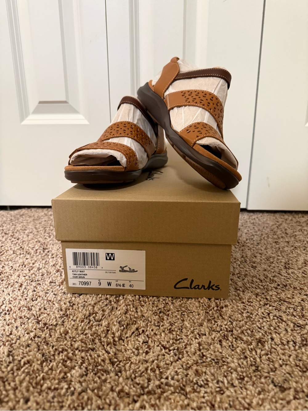 NIB Clarks Kittly Way Tan Leather Sandals Women’s 9W